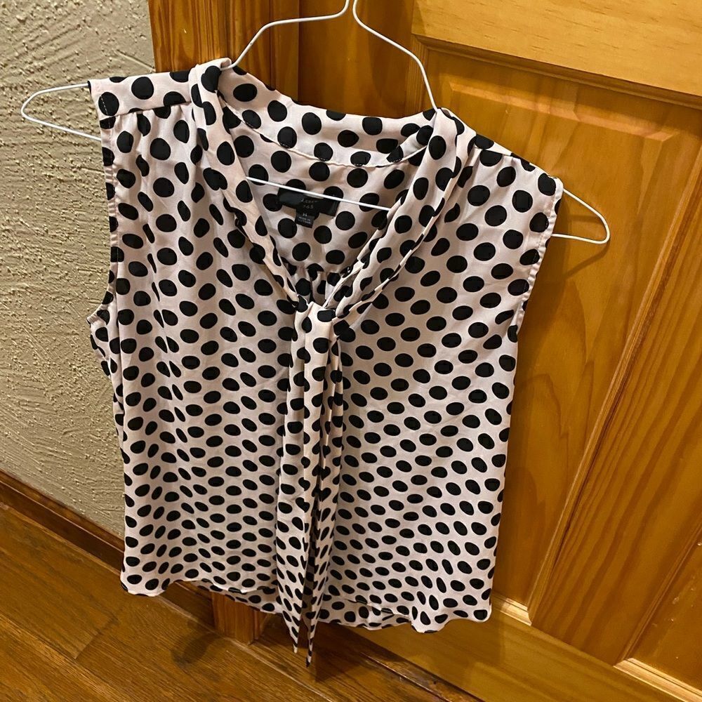 Beautiful light blush J. Crew 365 size medium polka dot tank